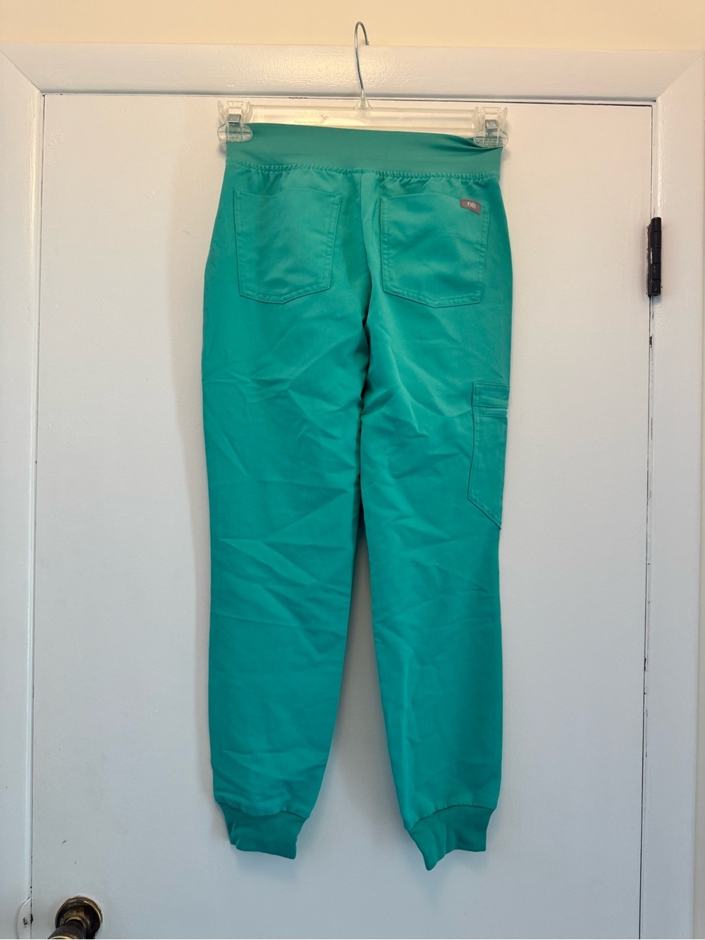 Figs Jogger Petite Scrub Pants - Picture 3 of 4